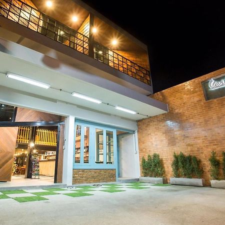 Vestique Hostel Чіангмай Екстер'єр фото